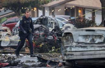 Usa, aereo privato si schianta su abitazioni a San Diego: diverse vittime