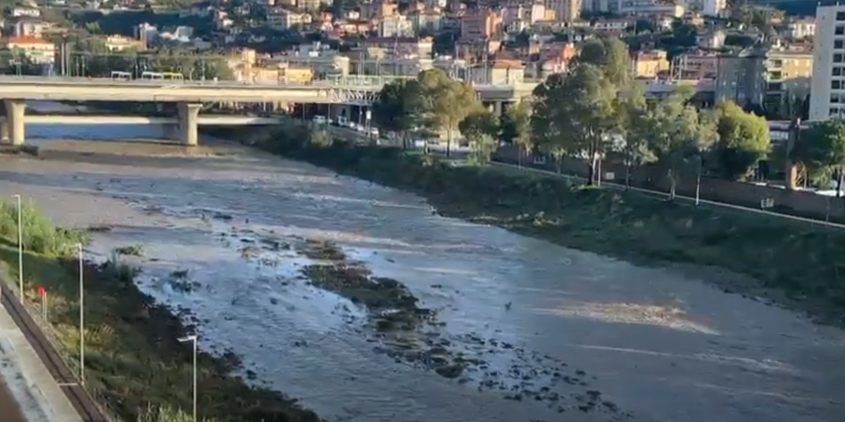 Pioggia torrenziale nella notte nell’Imperiese con torrenti gonfiati e fiato sospeso per paura di esondazioni Pioggia torrenziale nella notte nell’Imperiese con torrenti gonfiati e fiato sospeso per paura di esondazioni