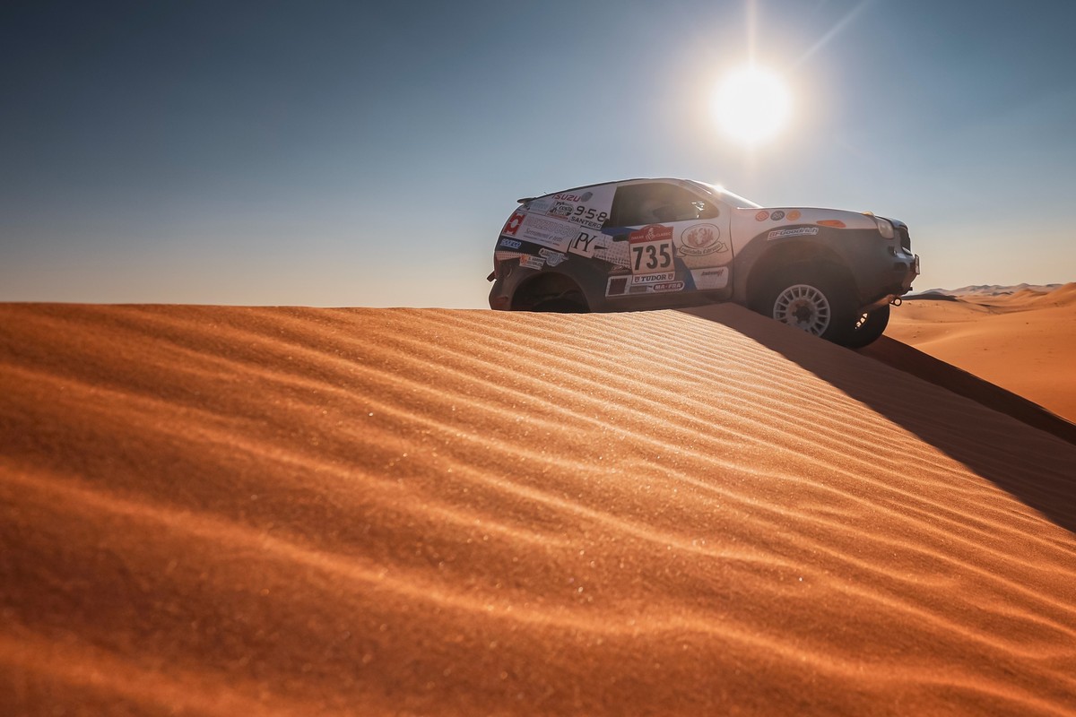 Dakar Classic, per il dianese Luciano Carcheri e Fabrizia Pons un'avventura epica nel cuore del deserto