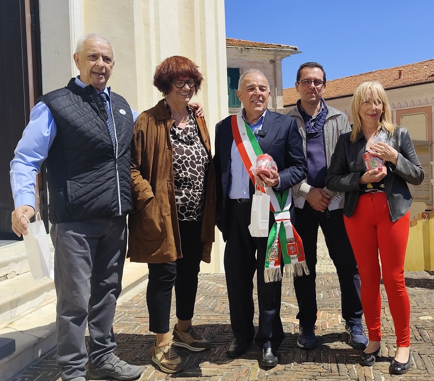 Diano Castello premia il Comitato provinciale Unicef