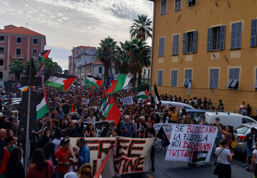 A Imperia una fiaccolata per la pace e il rispetto del diritto internazionale A Imperia una fiaccolata per la pace e il rispetto del diritto internazionale