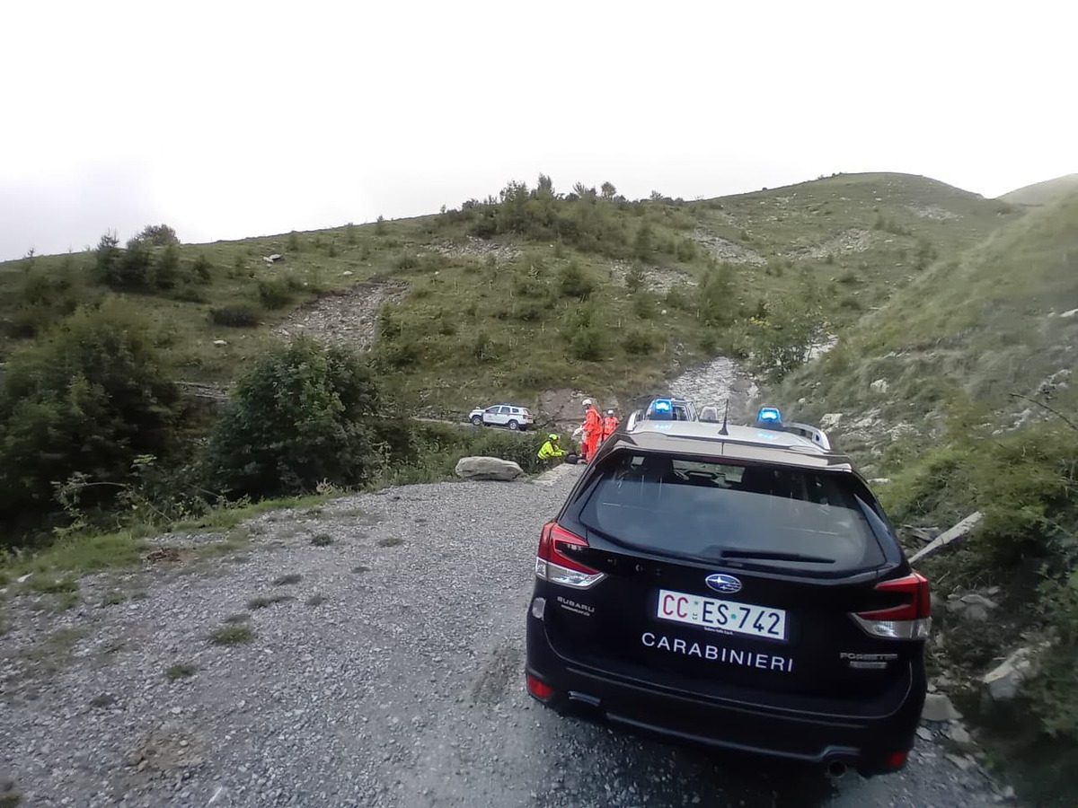 Incidente sulla strada del Garezzo, auto finisce fuori strada (Foto)