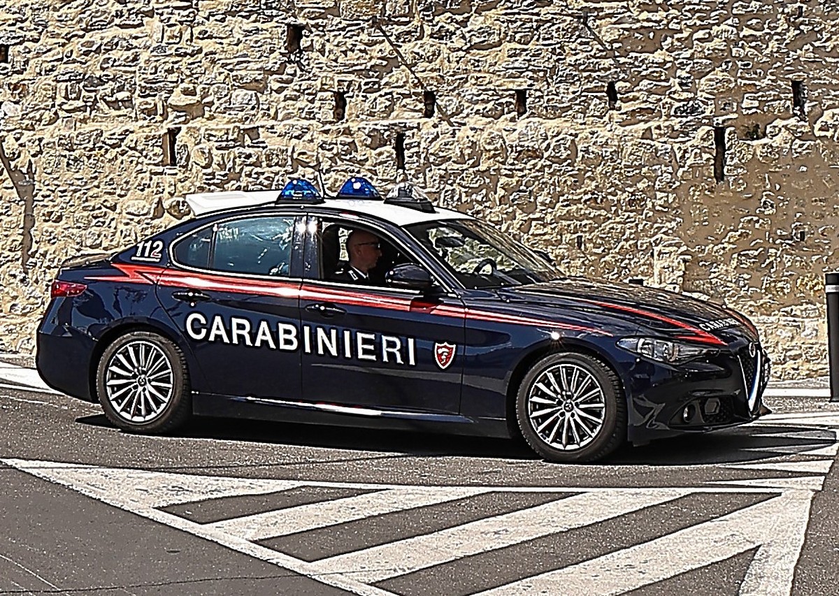 Imperia, arrestato trentatreenne con hashish e coltello in via Matteotti