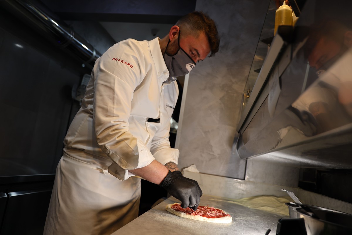 Alla Pizzeria Senese di Sanremo, mangiare la pizza, equivale ad un viaggio emozionale alla scoperta delle radici autentiche del gusto