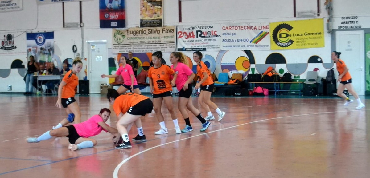 Pallamano, la San Camillo Riviera femminile chiude in bellezza: 37-20 al Mougins nell’ultima casalinga