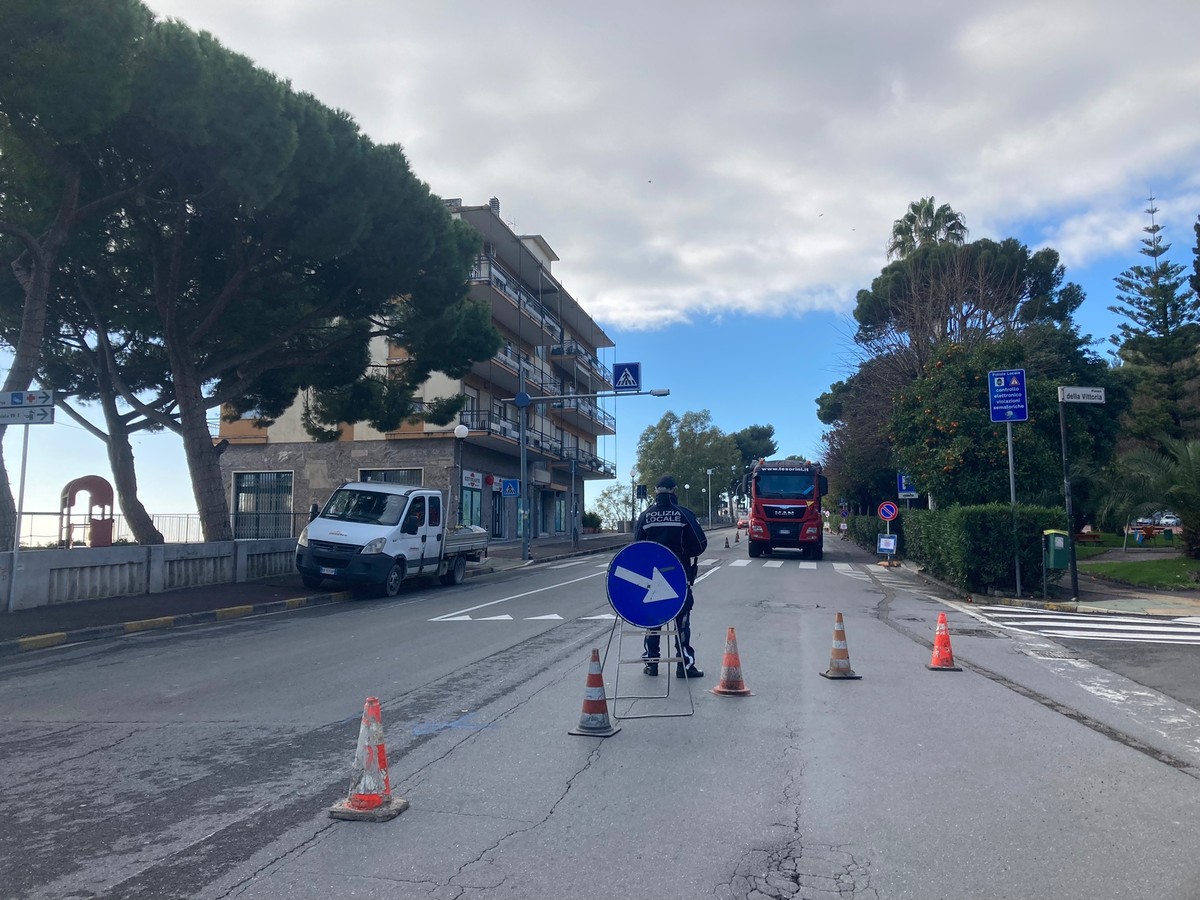 Imperia, via ai lavori di asfaltatura in viale Matteotti: viabilità modificata Imperia, via ai lavori di asfaltatura in viale Matteotti: viabilità modificata