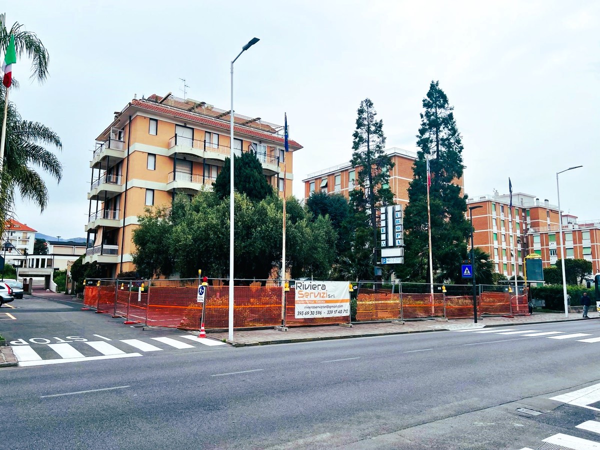 San Bartolomeo al Mare, iniziati i lavori di riqualificazione di piazza XXV Aprile