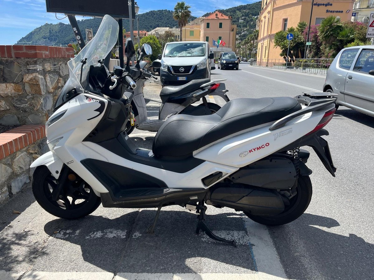 Scooter rubato alla stazione di Diano Marina, tam tam sui social per ritrovarlo Scooter rubato alla stazione di Diano Marina, tam tam sui social per ritrovarlo