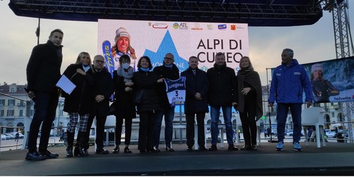 White Saturday - Sci in piazza, lanciata la stagione invernale cuneese 21\22 (VIDEO) White Saturday - Sci in piazza, lanciata la stagione invernale cuneese 21\22 (VIDEO)