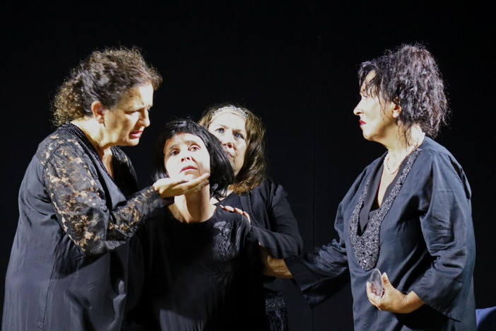 Spettacolo della Compagnia La Corte di Bolano dal titolo ‘Questa sera si recita a soggetto’ nel teatro delle Opera Parrocchiali di Imperia Spettacolo della Compagnia La Corte di Bolano dal titolo ‘Questa sera si recita a soggetto’ nel teatro delle Opera Parrocchiali di Imperia