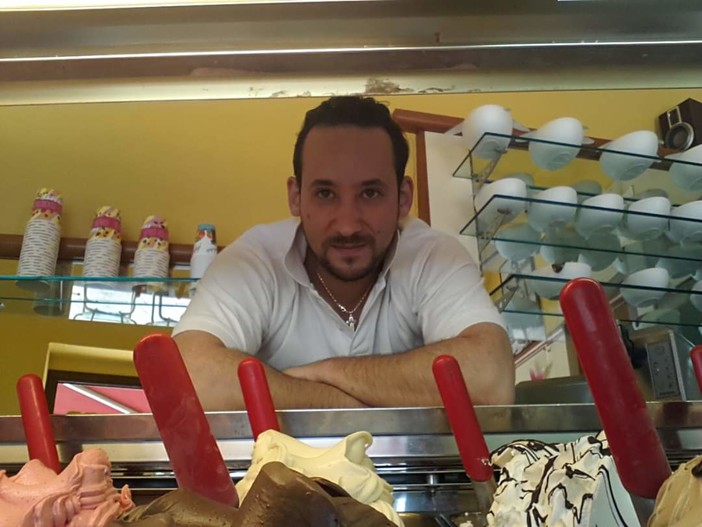Dopo oltre vent'anni cambia la gestione della storica gelateria La Fredda Tentazione a Diano Marina (foto) Dopo oltre vent'anni cambia la gestione della storica gelateria La Fredda Tentazione a Diano Marina (foto)