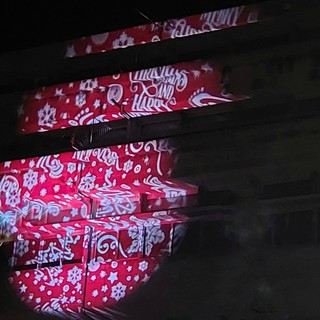 Imperia, per Natale si illumina la facciata del 'Ruffini': collaborazione tra l'istituto e Fiorenzo Runco del Videofestival