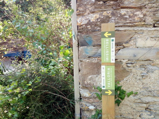 Dolcedo: escursione tra arte e natura in Val Prino da Bellissimi a Valloria, il borgo delle porte dipinte Dolcedo: escursione tra arte e natura in Val Prino da Bellissimi a Valloria, il borgo delle porte dipinte