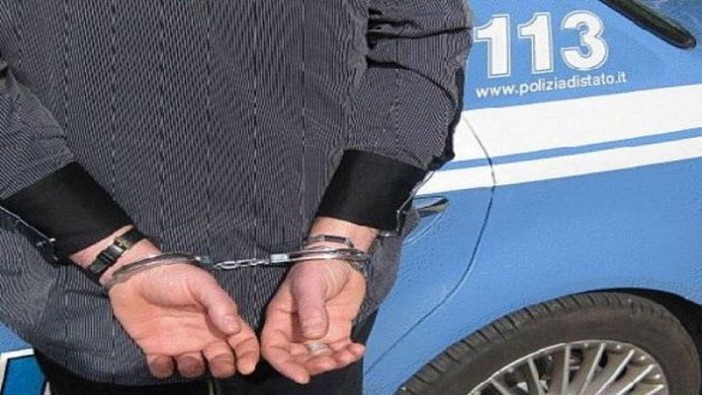 Imperia: la Polizia di Stato arresta il guidatore ubriaco investitore di due giovani per un banale litigio Imperia: la Polizia di Stato arresta il guidatore ubriaco investitore di due giovani per un banale litigio