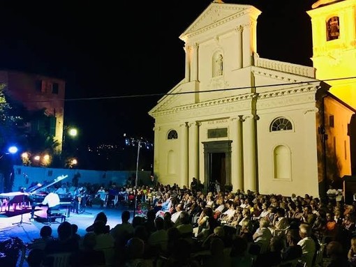 Al via il Rovere d’Oro 2026, giovani talenti da tutto il mondo regalano emozioni sotto le stelle Al via il Rovere d’Oro 2026, giovani talenti da tutto il mondo regalano emozioni sotto le stelle
