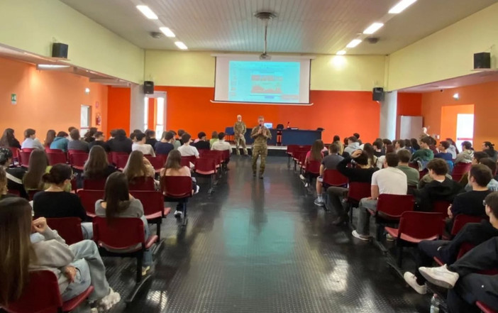 Futuro in divisa, al Vieusseux di Imperia giornata di orientamento per gli studenti delle classi quarte e quinte Futuro in divisa, al Vieusseux di Imperia giornata di orientamento per gli studenti delle classi quarte e quinte