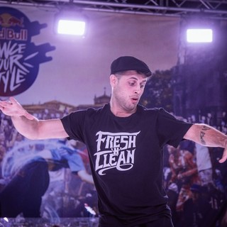 Danza, il ballerino imperiese Simone Stella si classifica tra i primi 8 in Italia al ‘Redbull Dance Your Style’ (foto) Danza, il ballerino imperiese Simone Stella si classifica tra i primi 8 in Italia al ‘Redbull Dance Your Style’ (foto)