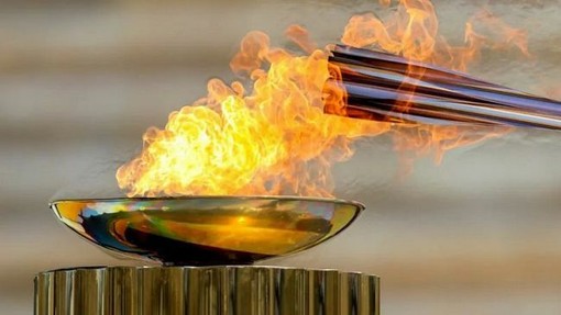 La Fiamma Olimpica arriva a Imperia, in Riviera si respira l’aria di Milano-Cortina