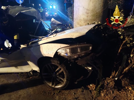 Schianto nella notte contro pilone dell’ex ferrovia a San Lorenzo al Mare, morti due giovani (foto) Schianto nella notte contro pilone dell’ex ferrovia a San Lorenzo al Mare, morti due giovani (foto)