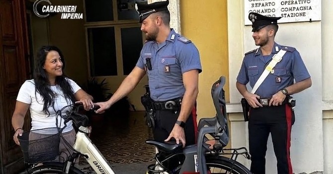Ruba una bici elettrica in piazza Dante: denunciato 36enne