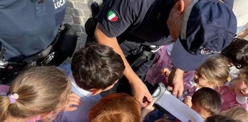 A San Bartolomeo al Mare gli studenti delle scuole medie vanno a scuola di educazione stradale A San Bartolomeo al Mare gli studenti delle scuole medie vanno a scuola di educazione stradale