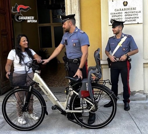 Ruba una bici elettrica in piazza Dante: denunciato 36enne Ruba una bici elettrica in piazza Dante: denunciato 36enne