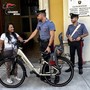 Ruba una bici elettrica in piazza Dante: denunciato 36enne
