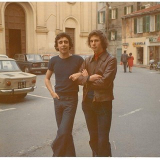 1975, Piazza San Giovanni   (in foto il compianto Salvatore Grenci con l'amico De Silvestri)