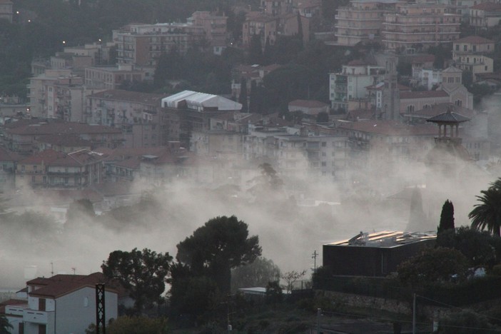 Imperia, tanto fumo negli occhi e... non solo