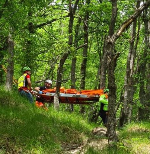 Biker di 62 anni cade in un dirupo a Col di Nava, mobilitazione di soccorsi (foto)