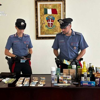 Tentano di pagare con 100 euro falsi, due arresti tra Imperia e Diano Marina Tentano di pagare con 100 euro falsi, due arresti tra Imperia e Diano Marina