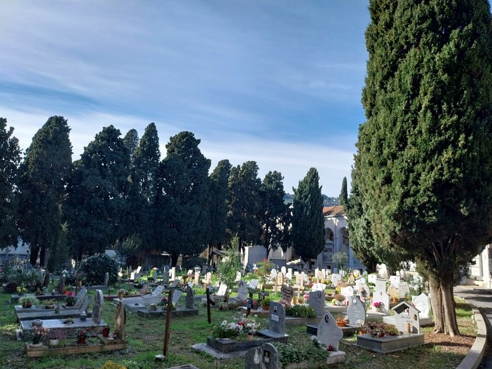 Imperia, saranno esumate le salme sepolte nel 2009 e nel 2004 nei cimiteri di Oneglia e Porto Maurizio Imperia, saranno esumate le salme sepolte nel 2009 e nel 2004 nei cimiteri di Oneglia e Porto Maurizio
