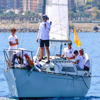 VERSO LE VELE D'EPOCA. 20 anni in mare, la vita fuori dal tempo di White Pepper e del suo giovane equipaggio