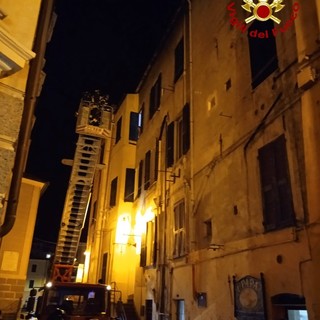 Imperia, fiamme dalla canna fumaria del ristorante 'U Papa' di Oneglia: intervento dei vigili del fuoco (foto) Imperia, fiamme dalla canna fumaria del ristorante 'U Papa' di Oneglia: intervento dei vigili del fuoco (foto)