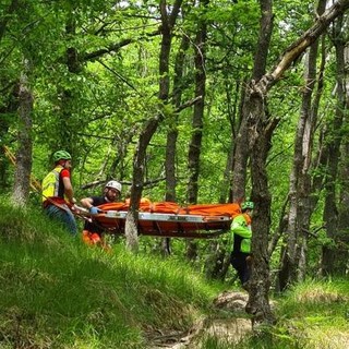 Biker di 62 anni cade in un dirupo a Col di Nava, mobilitazione di soccorsi (foto)