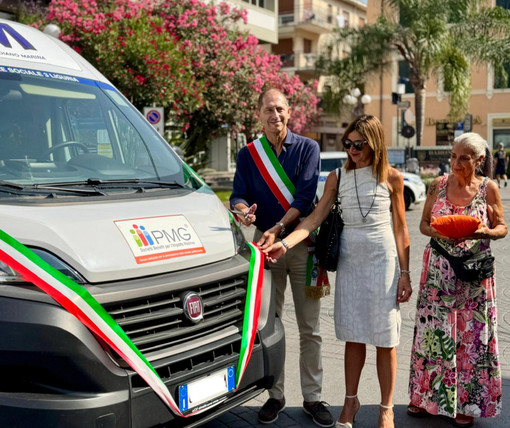 Diano Marina, inaugurato il nuovo mezzo per il trasporto di persone con disabilità