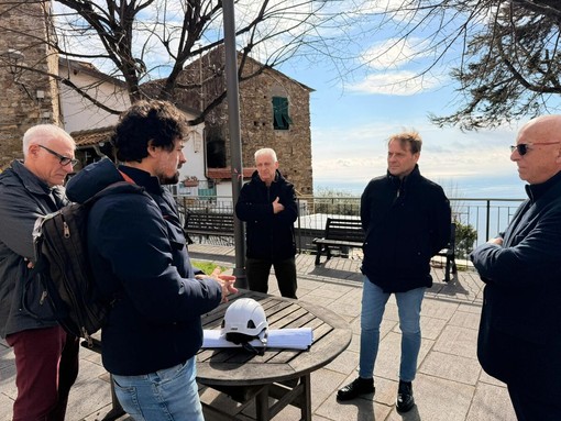 Costarainera, sopralluogo al cantiere del nuovo municipio: investimento da 1,8 milioni