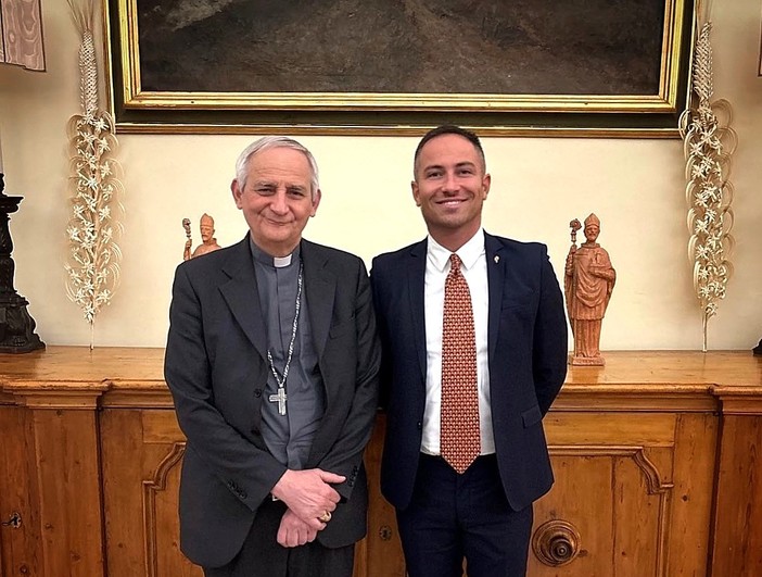 Udienza privata tra il Presidente della Fondazione San Michele Arcangelo, Luca Baravalle e il Cardinale Matteo Maria Zuppi, Presidente CEI Udienza privata tra il Presidente della Fondazione San Michele Arcangelo, Luca Baravalle e il Cardinale Matteo Maria Zuppi, Presidente CEI