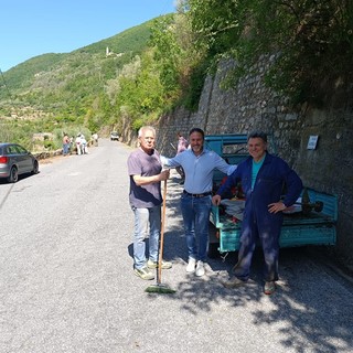 Grande attenzione all’ambiente, il sindaco Adorno volontario a Rezzo Grande attenzione all’ambiente, il sindaco Adorno volontario a Rezzo