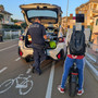 Biciclette elettriche irregolari, giro di vite della polizia locale a Diano Marina Biciclette elettriche irregolari, giro di vite della polizia locale a Diano Marina