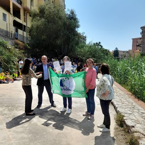 Ancora una bandiera verde per le scuole di San Lorenzo al Mare (foto) Ancora una bandiera verde per le scuole di San Lorenzo al Mare (foto)