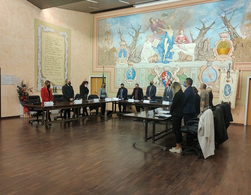 Diano Marina, in consiglio comunale raffica di interrogazioni. In votazione anche il discusso regolamento delle sedute Diano Marina, in consiglio comunale raffica di interrogazioni. In votazione anche il discusso regolamento delle sedute