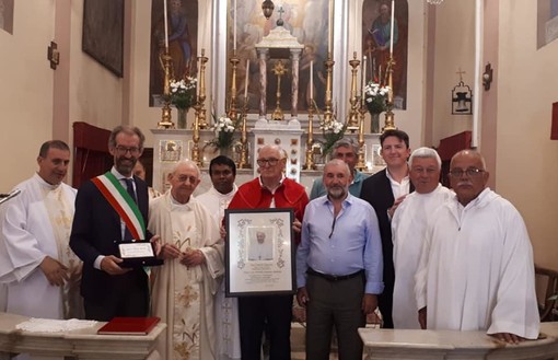 Celebrati a Cesio i 60 anni di sacerdozio di monsignor Gandolfo. Il sindaco Natta: “Tanti i ricordi del nostro don Bacì” (foto)