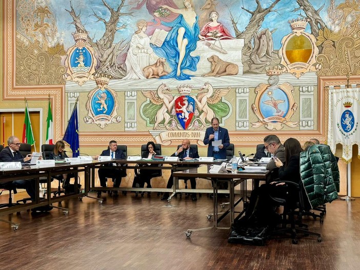 Bilancio, servizi e rigenerazione urbana al centro del consiglio comunale di Diano Marina
