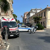 Imperia, scontro auto-scooter in piazza Calvi: ferito un 40enne (foto)