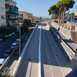 Pista ciclabile di Imperia senza alberi. Al posto del bosco sulla Vespucci un gruppo di imperiesi propone la piantumazione di piante e fiori sulla corsia dedicata alla navetta