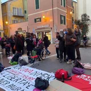 Imperia, 'Non una di meno' in piazza San Giovanni a Oneglia: &quot;Spazi di libertà delle donne sempre più minacciati&quot;