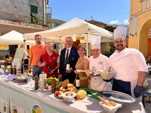 Expo delle valli Impero e Maro: le Antiche vie del sale promuovono la cucina del territorio Expo delle valli Impero e Maro: le Antiche vie del sale promuovono la cucina del territorio