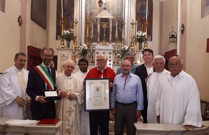 Celebrati a Cesio i 60 anni di sacerdozio di monsignor Gandolfo. Il sindaco Natta: “Tanti i ricordi del nostro don Bacì” (foto) Celebrati a Cesio i 60 anni di sacerdozio di monsignor Gandolfo. Il sindaco Natta: “Tanti i ricordi del nostro don Bacì” (foto)
