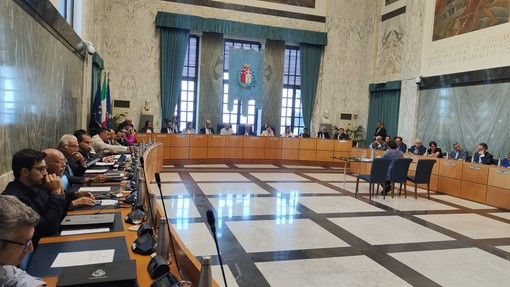 Consiglio comunale a Imperia, si discute di Cpr. Una mozione a difesa della pesca con il palamito